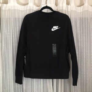 NWT — Nike Crew Neck Sweatshirt ••